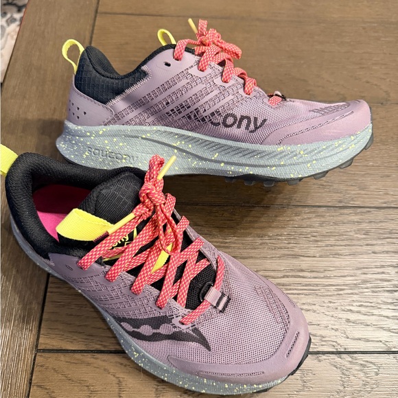 Like New Women’s Saucony Ride TR 2 - Picture 2 of 5